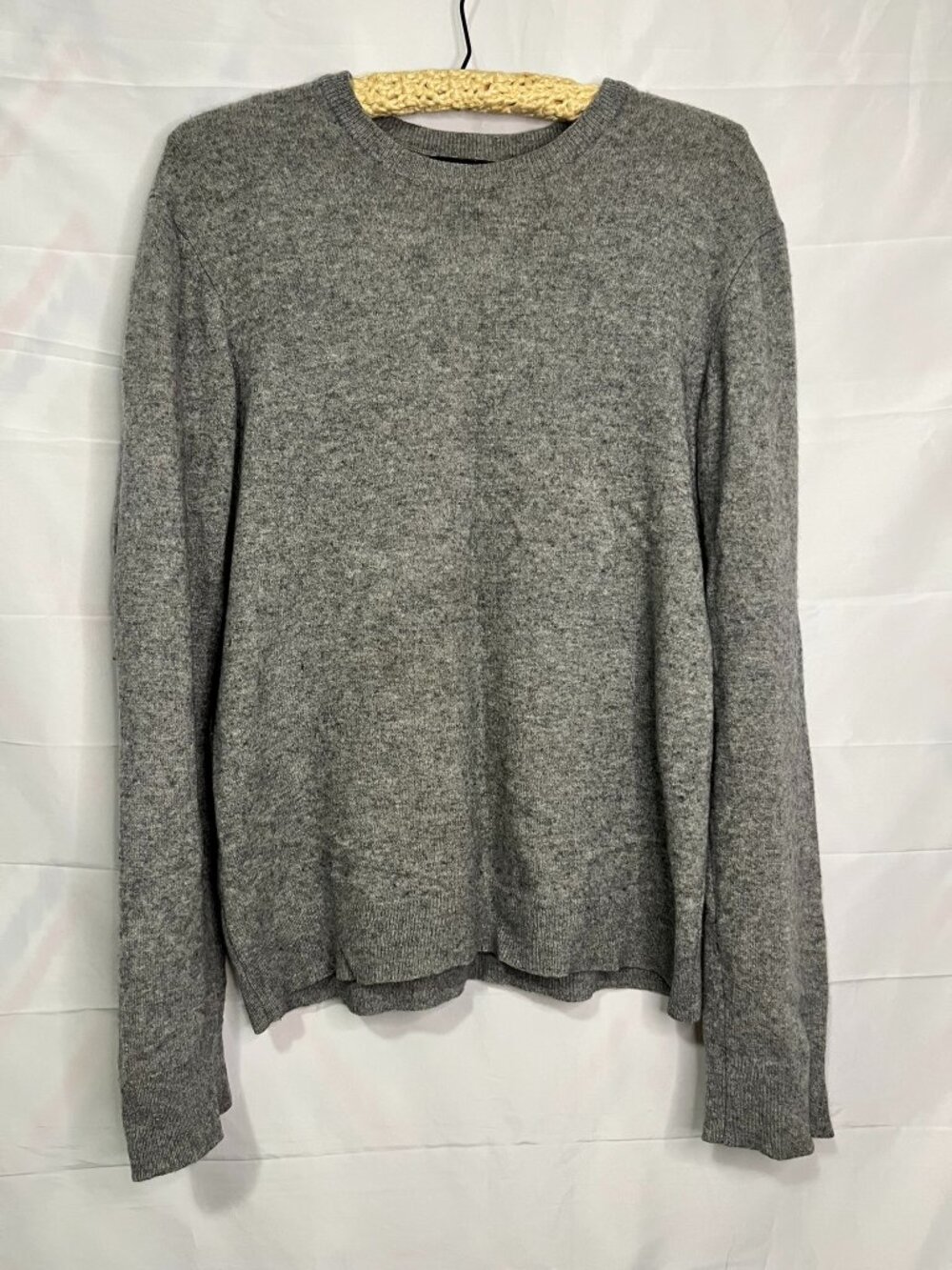 DSTLD Women's Gray with black speckle 100% Cashmere Crew Neck Sweater Medium